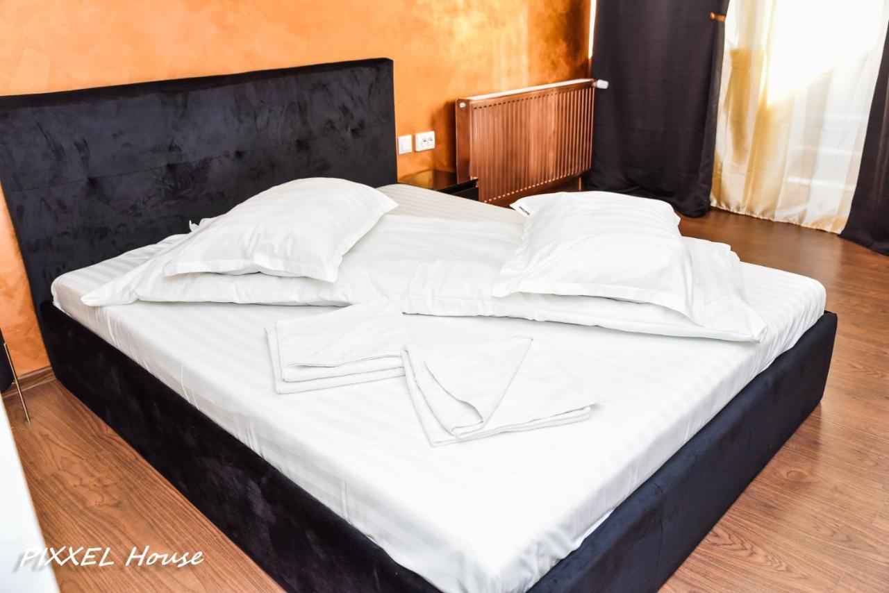 Pixxel House Hotel Moeciu De Sus Bagian luar foto