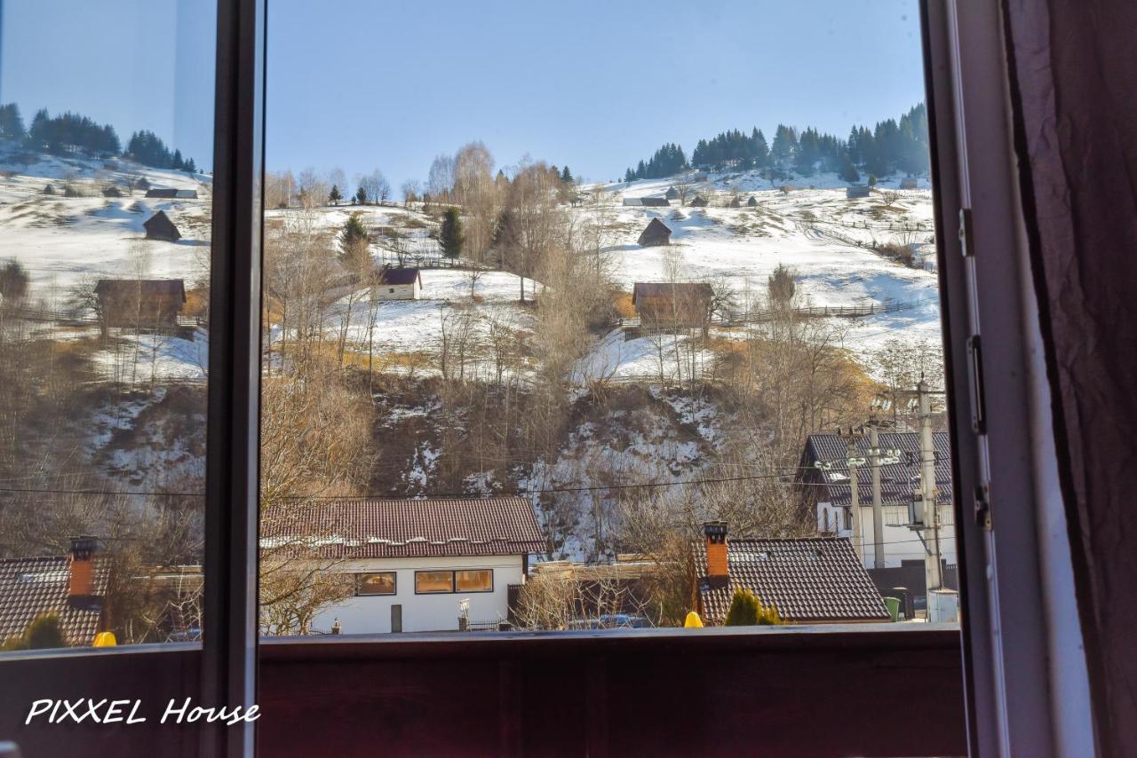 Pixxel House Hotel Moeciu De Sus Bagian luar foto
