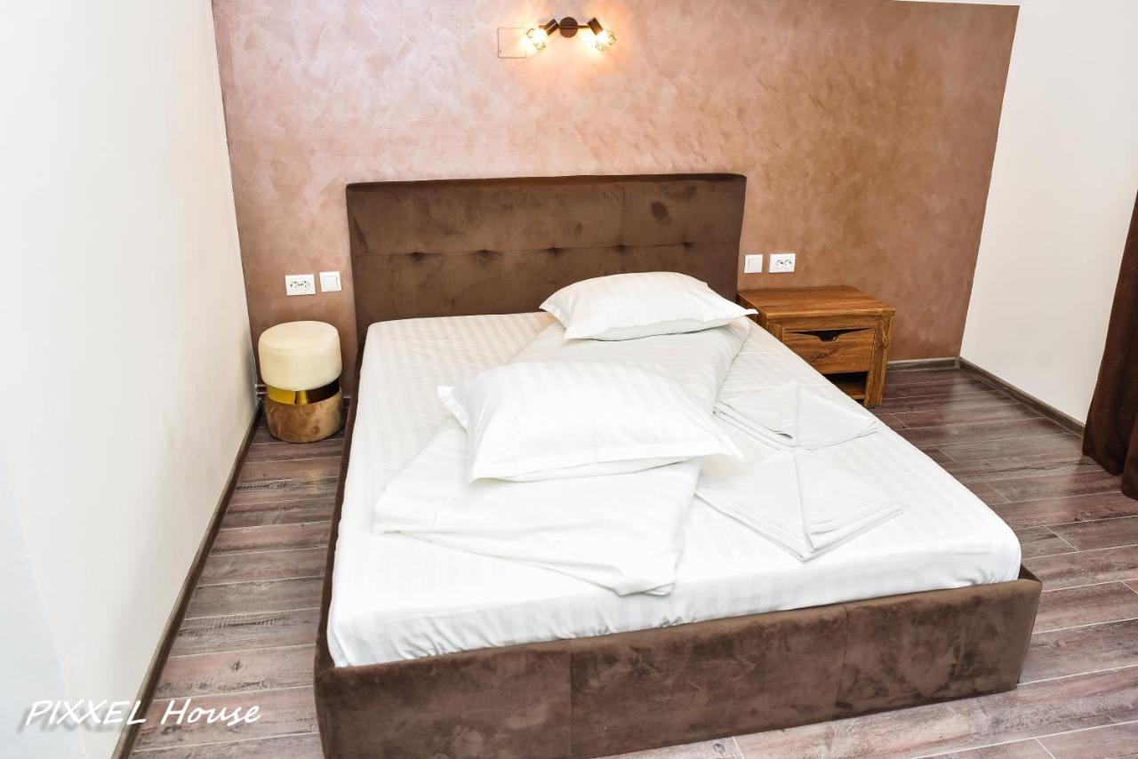 Pixxel House Hotel Moeciu De Sus Bagian luar foto