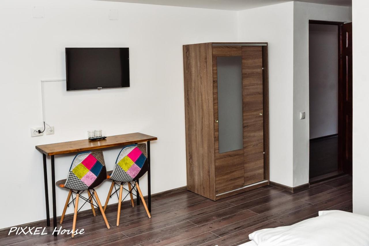 Pixxel House Hotel Moeciu De Sus Bagian luar foto