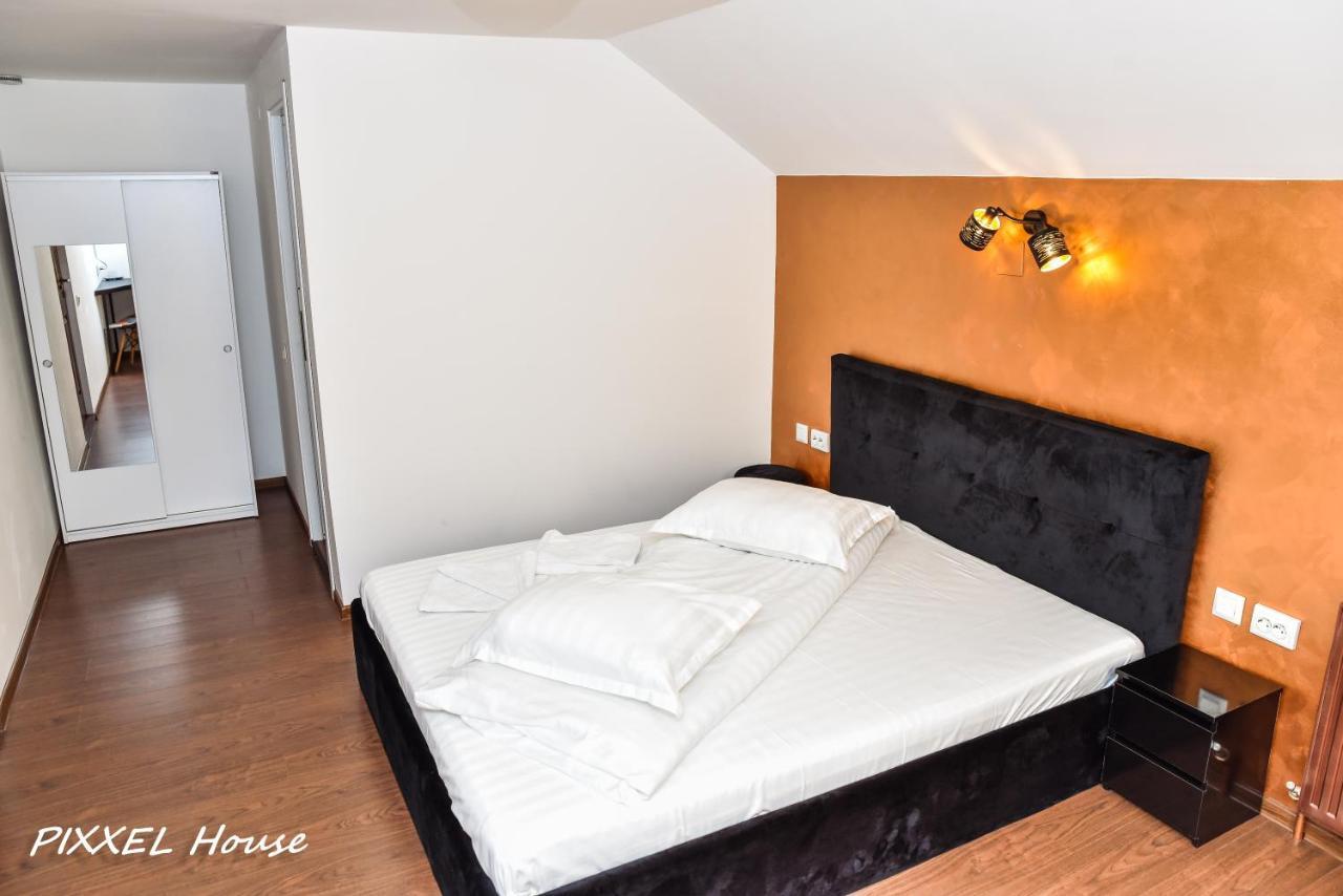Pixxel House Hotel Moeciu De Sus Bagian luar foto
