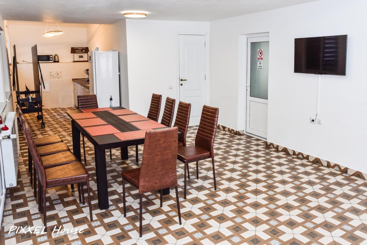Pixxel House Hotel Moeciu De Sus Bagian luar foto